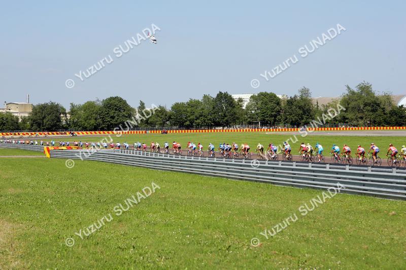Peloton in FERRARI Circuit010p.jpg